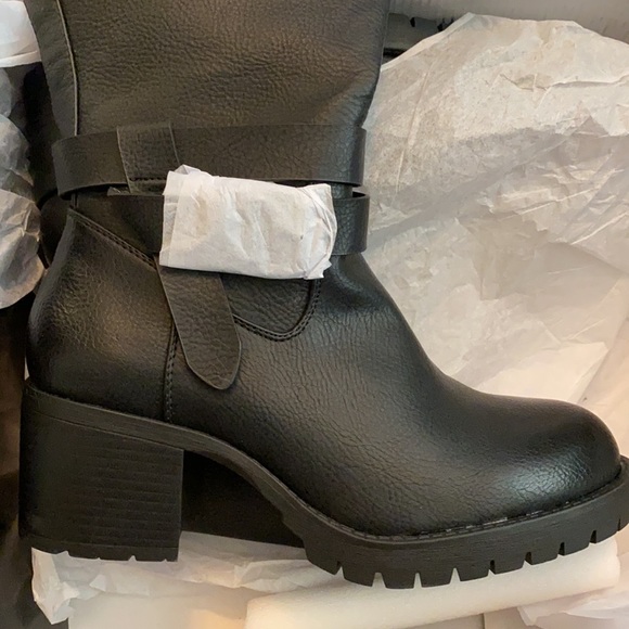 NWT TORRID WW/CALF Lug Sole Buckle Boot - Picture 10 of 11